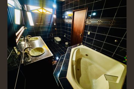 Casa para alugar com 2400m², 6 quartos e 4 vagasBanheiro
