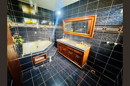 Casa para alugar com 2400m², 6 quartos e 4 vagasBanheiro