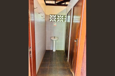 Casa para alugar com 2400m², 6 quartos e 4 vagasÁrea comum - Banheiros