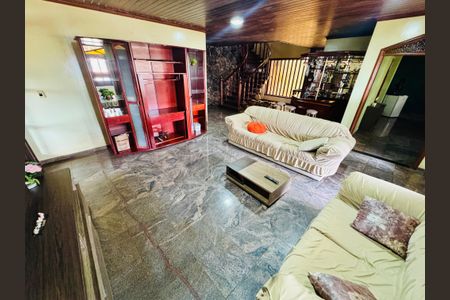 Casa para alugar com 2400m², 6 quartos e 4 vagasSala