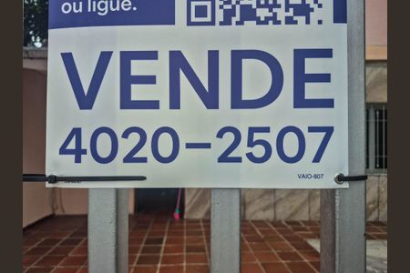 Casa à venda com 234m², 5 quartos e 3 vagas Casa à venda com 234m², 5 quartos e 3 vagasFachada