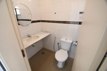 Banheiro de kitnet/studio para alugar com 1 quarto, 40m² em Centro, Campinas