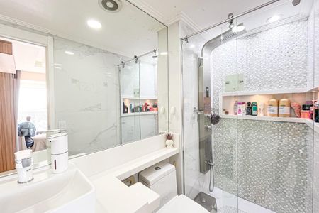 Apartamento à venda com 82m², 2 quartos e 2 vagas Apartamento à venda com 82m², 2 quartos e 2 vagasBanheiro da Suíte