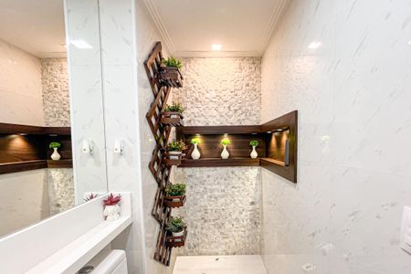 Apartamento à venda com 82m², 2 quartos e 2 vagas Apartamento à venda com 82m², 2 quartos e 2 vagasBanheiro da Suíte