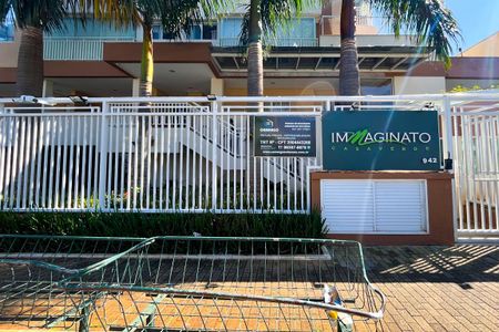 Apartamento à venda com 82m², 2 quartos e 2 vagas Apartamento à venda com 82m², 2 quartos e 2 vagasFachada