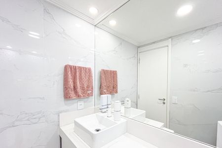 Apartamento à venda com 82m², 2 quartos e 2 vagas Apartamento à venda com 82m², 2 quartos e 2 vagasBanheiro da Suíte