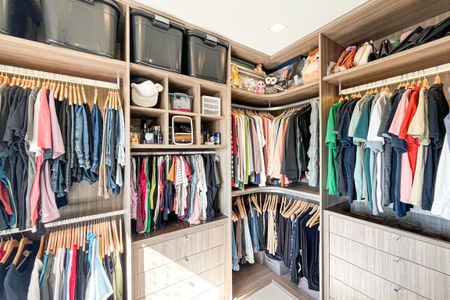 Apartamento à venda com 82m², 2 quartos e 2 vagas Apartamento à venda com 82m², 2 quartos e 2 vagasCloset da suíte