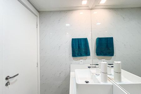 Apartamento à venda com 82m², 2 quartos e 2 vagas Apartamento à venda com 82m², 2 quartos e 2 vagasBanheiro da Suíte