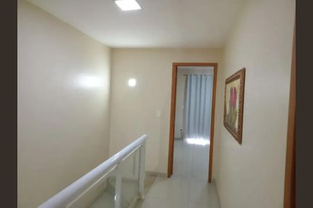 Casa de condomínio para alugar com 240m², 3 quartos e 3 vagasCorredor