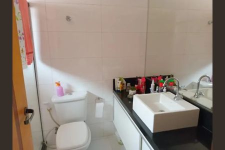 Casa de condomínio para alugar com 240m², 3 quartos e 3 vagasBanheiro