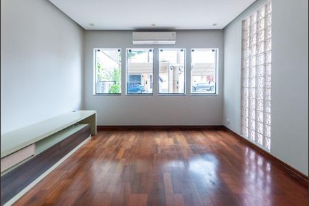 Foto 06 de casa à venda com 3 quartos, 144m² em Indianópolis, São Paulo