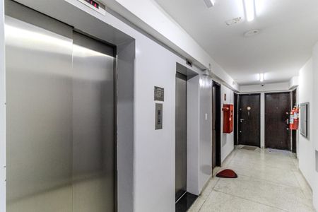 Studio à venda com 23m², 1 quarto e sem vagaElevadores