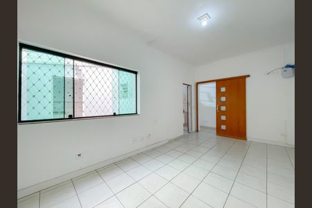 Casa à venda com 200m², 5 quartos e 3 vagas Casa à venda com 200m², 5 quartos e 3 vagasSuíte