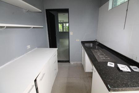 Casa de condomínio para alugar com 460m², 4 quartos e 4 vagasÁrea de Serviço
