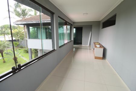 Casa de condomínio para alugar com 460m², 4 quartos e 4 vagasSacada