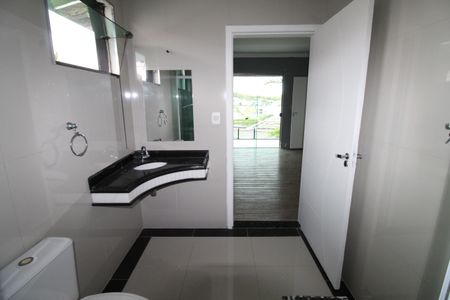 Casa de condomínio para alugar com 460m², 4 quartos e 4 vagasBanheiro da Suíte 1