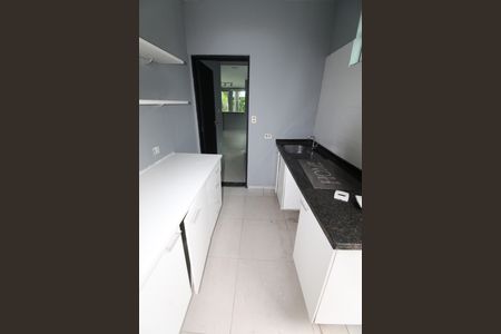 Casa de condomínio para alugar com 460m², 4 quartos e 4 vagasÁrea de Serviço