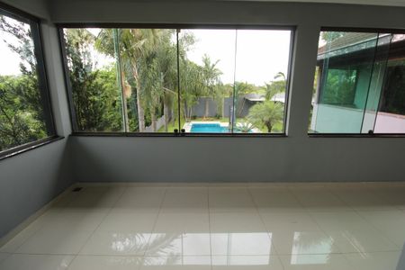 Casa de condomínio para alugar com 460m², 4 quartos e 4 vagasSacada