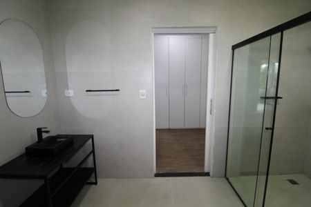 Casa de condomínio para alugar com 460m², 4 quartos e 4 vagasBanheiro da Suíte 2