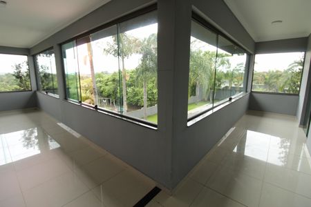 Casa de condomínio para alugar com 460m², 4 quartos e 4 vagasSacada