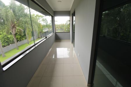 Casa de condomínio para alugar com 460m², 4 quartos e 4 vagasSacada