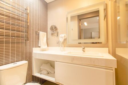 Banheiro Social de apartamento para alugar com 1 quarto, 36m² em Rebouças, Curitiba