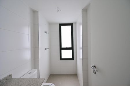 Apartamento à venda com 179m², 3 quartos e 2 vagasBanheiro da Suíte 2