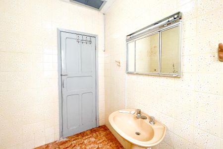 Casa à venda com 110m², 2 quartos e 1 vaga Casa à venda com 110m², 2 quartos e 1 vagaBanheiro