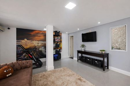 Casa à venda com 400m², 4 quartos e 5 vagas Casa à venda com 400m², 4 quartos e 5 vagasDetalhe