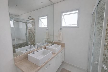 Casa à venda com 400m², 4 quartos e 5 vagas Casa à venda com 400m², 4 quartos e 5 vagasBanheiro suíte 4 - Master