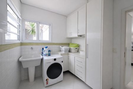 Casa à venda com 400m², 4 quartos e 5 vagas Casa à venda com 400m², 4 quartos e 5 vagasÁrea de Serviço