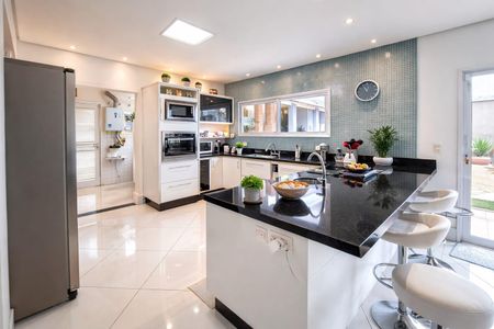 Casa à venda com 400m², 4 quartos e 5 vagas Casa à venda com 400m², 4 quartos e 5 vagasCozinha