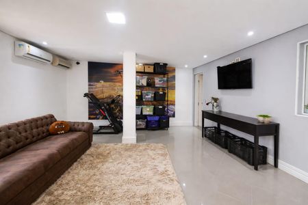 Casa à venda com 400m², 4 quartos e 5 vagas Casa à venda com 400m², 4 quartos e 5 vagasDetalhe