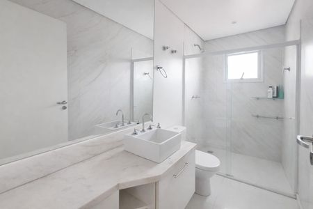 Casa à venda com 400m², 4 quartos e 5 vagas Casa à venda com 400m², 4 quartos e 5 vagasBanheiro - Suíte americana