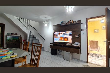 Casa à venda com 114m², 4 quartos e 2 vagas