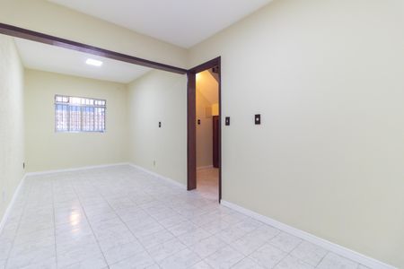 Casa à venda com 124m², 4 quartos e 2 vagas Casa à venda com 124m², 4 quartos e 2 vagasSala