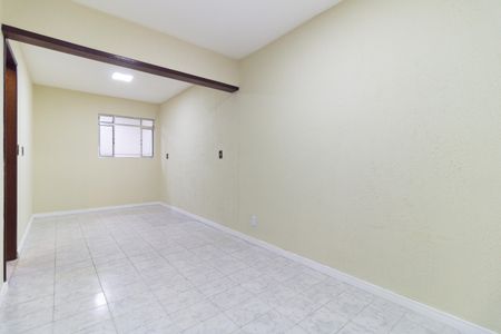 Sala de casa à venda com 4 quartos, 124m² em Parque Bristol, São Paulo