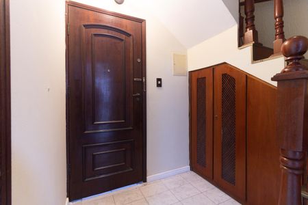 Casa à venda com 124m², 4 quartos e 2 vagas Casa à venda com 124m², 4 quartos e 2 vagasEntrada