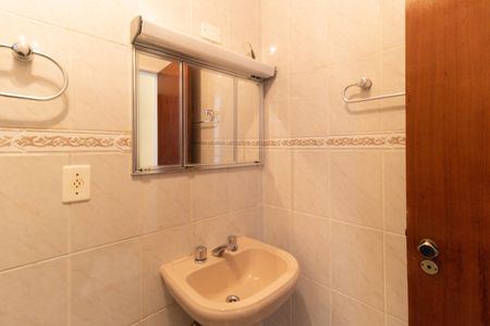 Casa à venda com 124m², 4 quartos e 2 vagas Casa à venda com 124m², 4 quartos e 2 vagasBanheiro 2