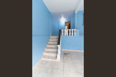 Casa à venda com 124m², 4 quartos e 2 vagas Casa à venda com 124m², 4 quartos e 2 vagasEscada