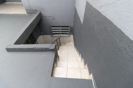 Casa à venda com 124m², 4 quartos e 2 vagas Casa à venda com 124m², 4 quartos e 2 vagasEscada
