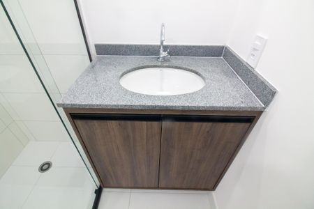 Banheiro de kitnet/studio à venda com 1 quarto, 24m² em Vila Cordeiro, São Paulo