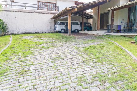 Casa à venda com 400m², 4 quartos e 15 vagas Casa à venda com 400m², 4 quartos e 15 vagasarea externa