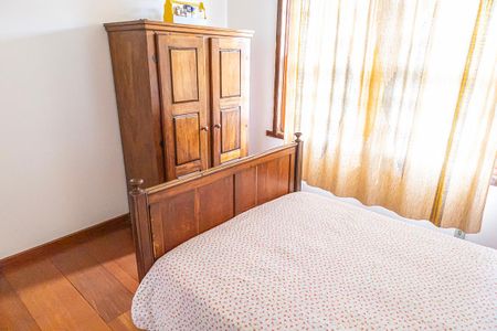 Casa à venda com 400m², 4 quartos e 15 vagas Casa à venda com 400m², 4 quartos e 15 vagasQuarto 2