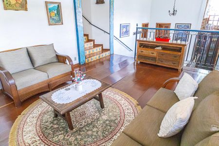 Casa à venda com 400m², 4 quartos e 15 vagas Casa à venda com 400m², 4 quartos e 15 vagasSala