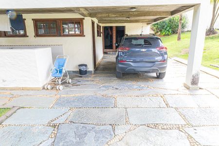 Casa à venda com 400m², 4 quartos e 15 vagas Casa à venda com 400m², 4 quartos e 15 vagasGaragem
