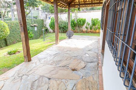 Casa à venda com 400m², 4 quartos e 15 vagas Casa à venda com 400m², 4 quartos e 15 vagasVaranda