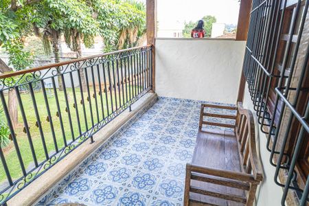 Casa à venda com 400m², 4 quartos e 15 vagas Casa à venda com 400m², 4 quartos e 15 vagasVaranda