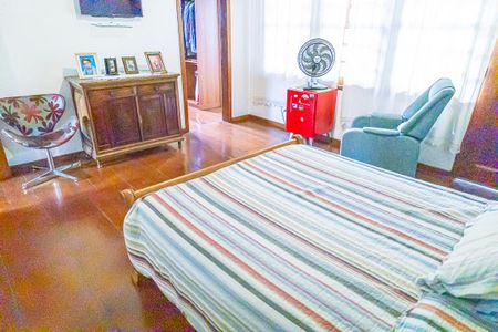 Casa à venda com 400m², 4 quartos e 15 vagas Casa à venda com 400m², 4 quartos e 15 vagasQuarto 1/ closet/ suite/ varanda