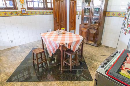 Casa à venda com 400m², 4 quartos e 15 vagas Casa à venda com 400m², 4 quartos e 15 vagasCozinha